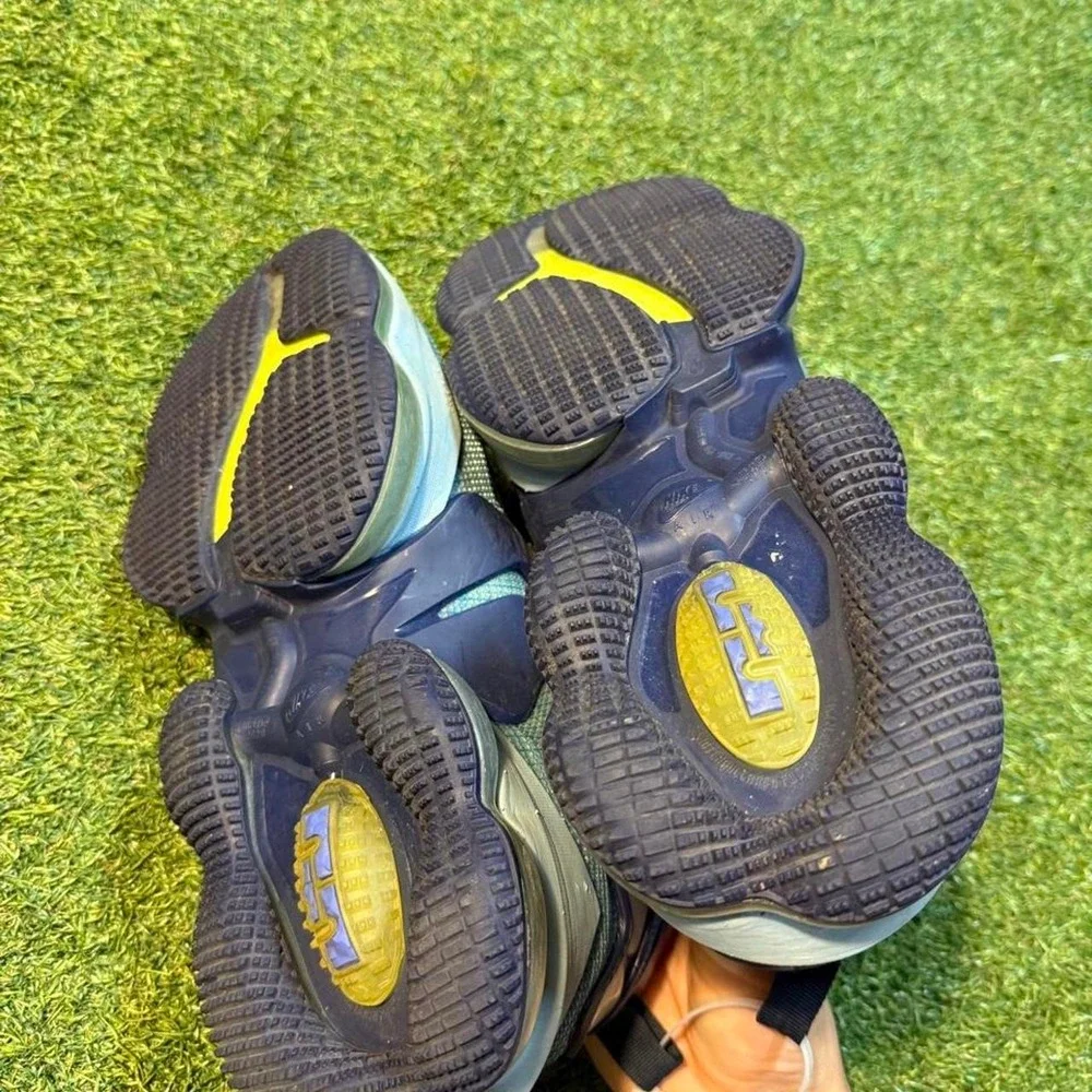 Nike LeBron 19 